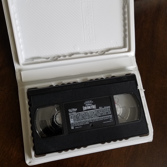 Fun & Fancy Free (1997 VHS) Disney Masterpiece - Picture 4 of 7